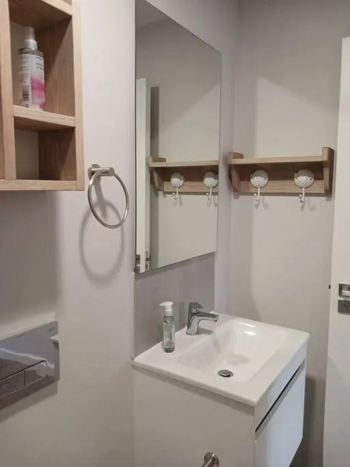 Modern bathroom with white vanity sink and mirrored medicine cabinet