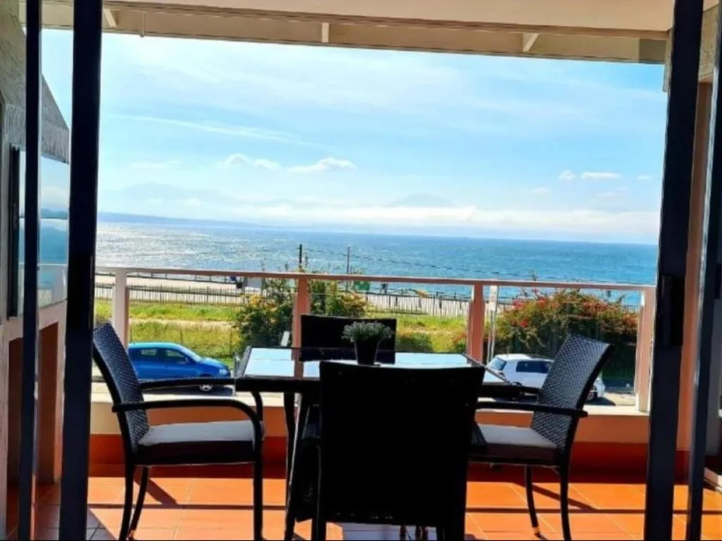 Oceanview deck with seating overlooking Mossel Bay and turquoise waters