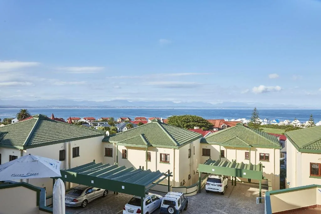 Scenic coastal view of Mossel Bay with mountains and ocean in distance