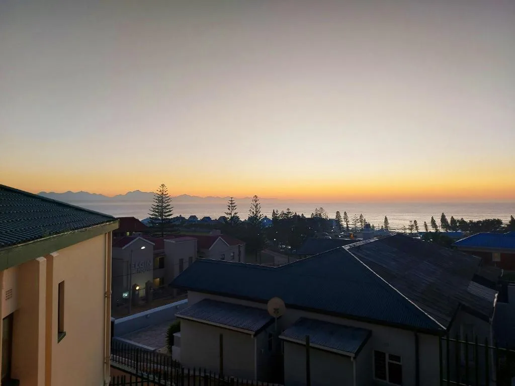 Sunrise over Mossel Bay with ocean and mountains in distance
