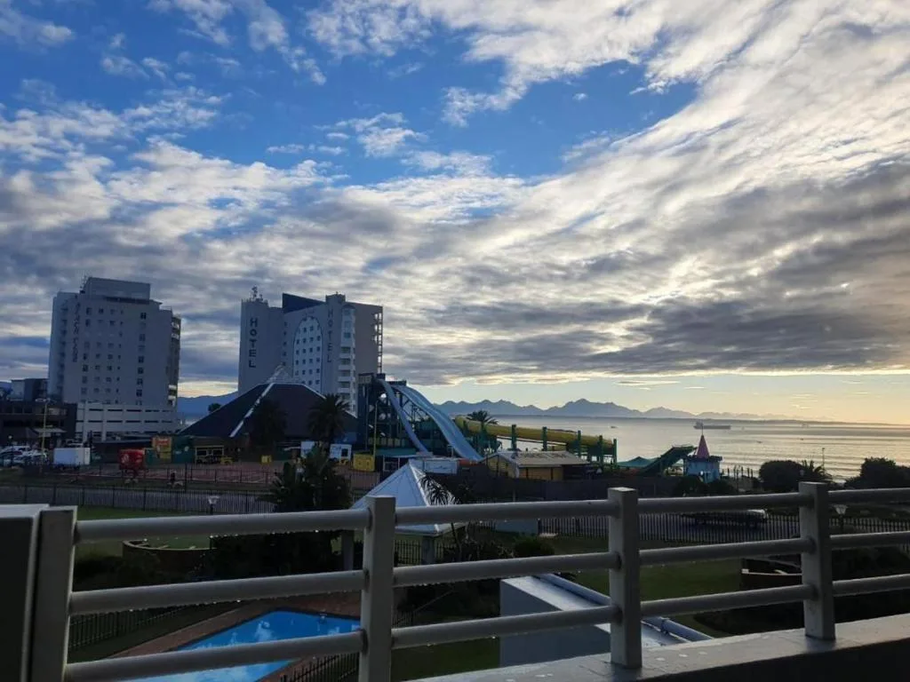 Scenic coastal view of Mossel Bay with mountains and ocean beyond town buildings