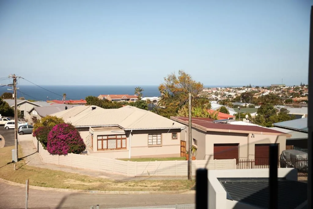 Coastal property with ocean and town views in Mossel Bay distance