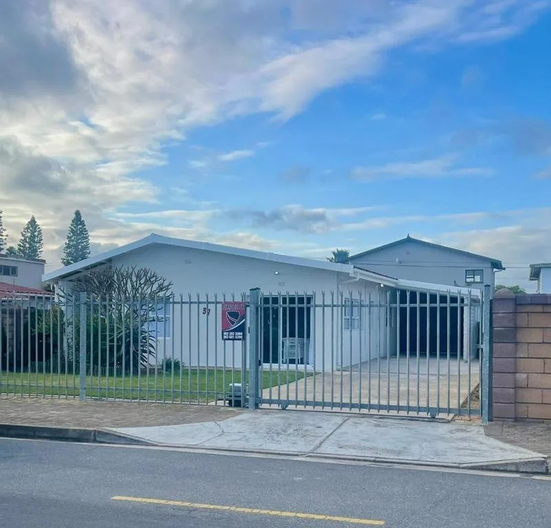 White self-catering apartment with secure gated entrance and driveway