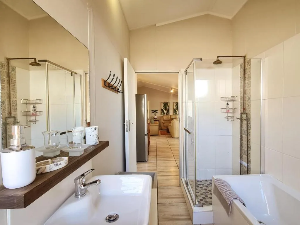 Spacious bathroom with double vanity, walk-in shower and soaking tub