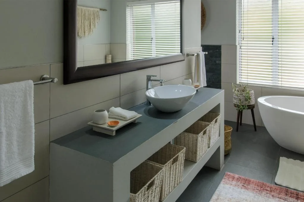 Modern bathroom with vessel sink, large mirror, and freestanding bathtub